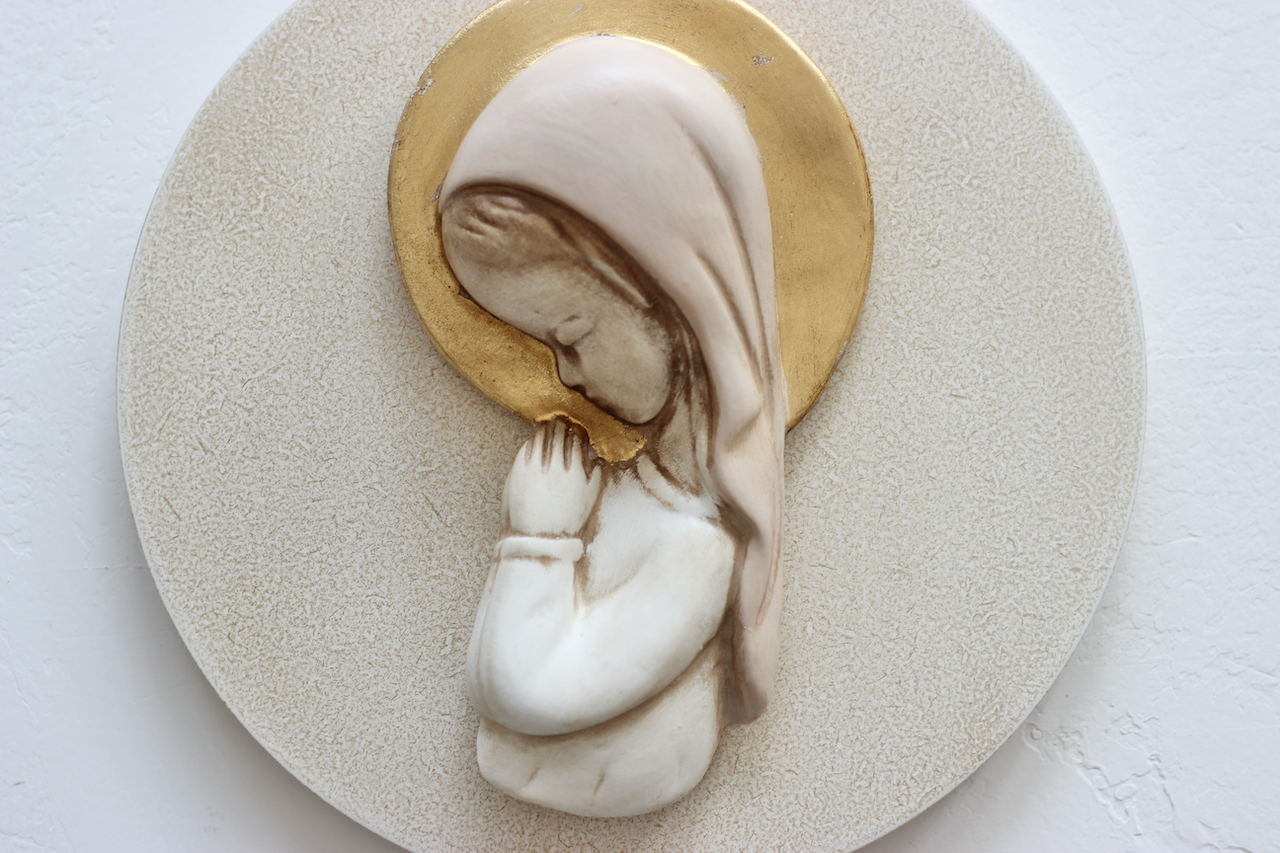 Virgen niña rosa y pan de oro